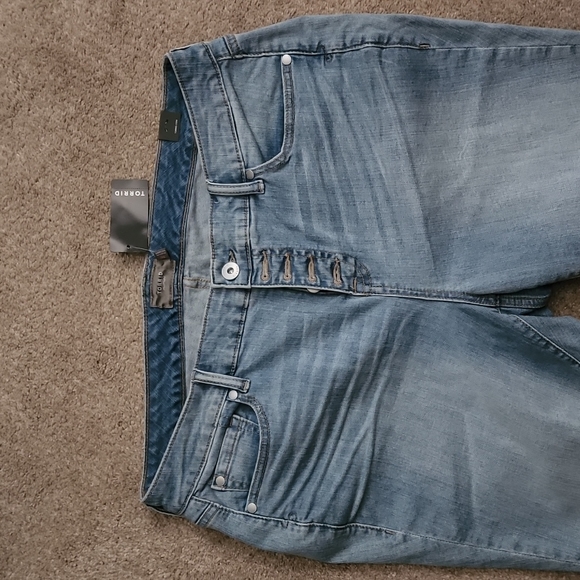 Torrid high-rise bermuda button-fly jean shorts, size 16 - Picture 3 of 4